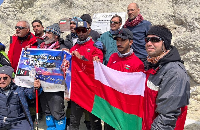 Oman's military mountaineering team scales Iran's Mount Damāvand