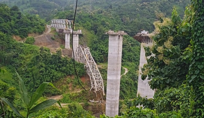 India: 26 killed in railway bridge collapse