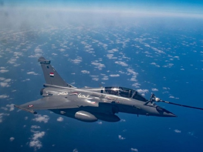 Egyptian jet gets refuelled midair by Indian Airforce aircraft during Exercise BRIGHT STAR-23