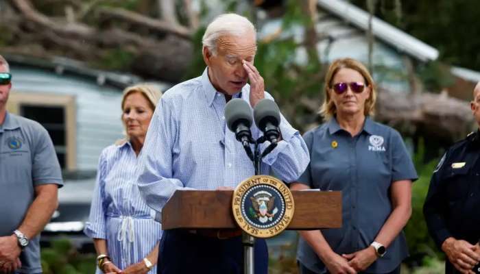 US president visits Florida, reviews situation in storm-ravaged areas