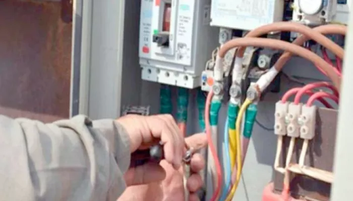 القبض على مقيم سرق كابلات كهربائية بصحار