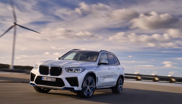 الدكتور حامد حقباروار المدير الإداري لمجموعة BMW: الهيدروجين مفتاح تحقيق تنقل مستدام في الشرق الأوسط