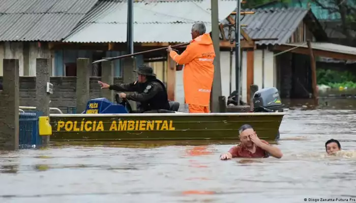 Brazil cyclone kills 21, displaces thousands