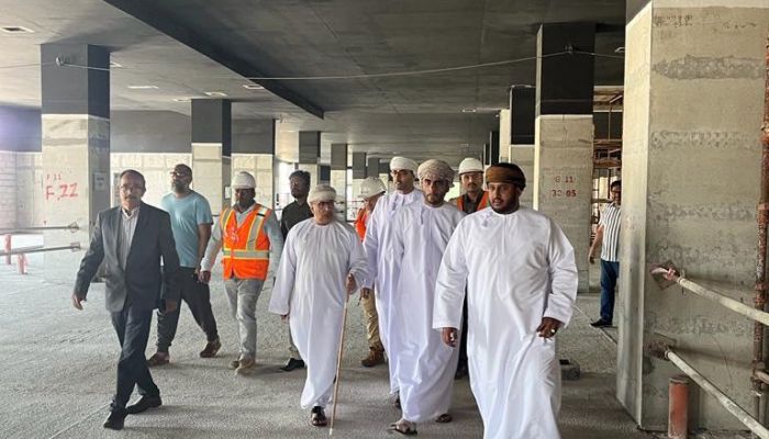 السبتي يتابع آخر  المستجدات في مشروع مستشفى السلطان قابوس الجديد بصلالة