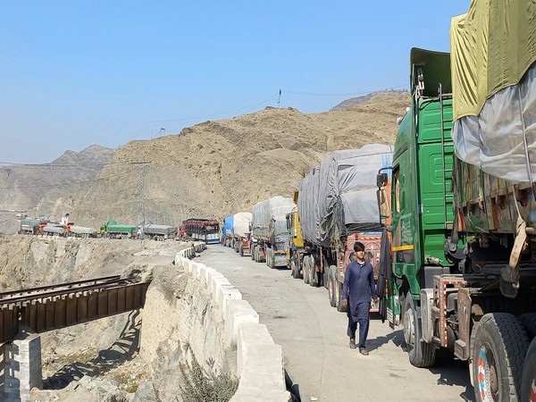 Hoarding, smuggling bleeding Pakistan’s economy: Report