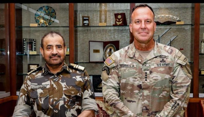رئيس أركان قوات السلطان المسلحة يلتقي قائد القيادة الوسطى الأمريكية