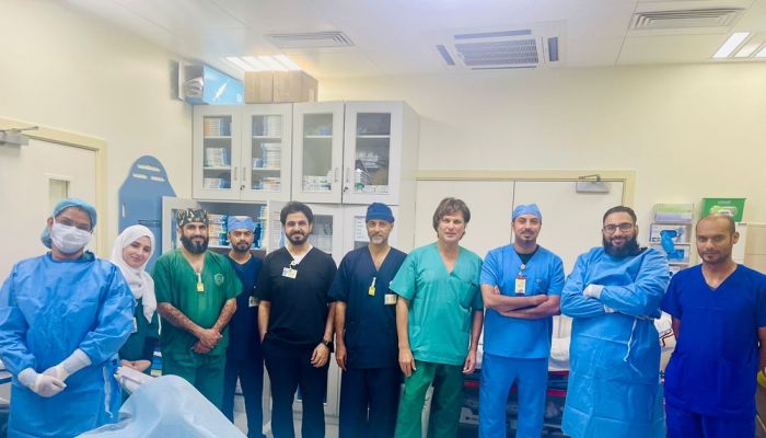 مستشفى جامعة السلطان قابوس يحقق نجاحًا في علاج فتح الشرايين المتكلسة والمسدودة