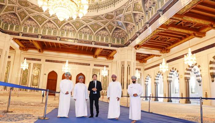 Lebanese Minister visits Sultan Qaboos Grand Mosque