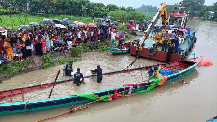 Bangladesh: Six people missing as trawler capsizes in Meghna River