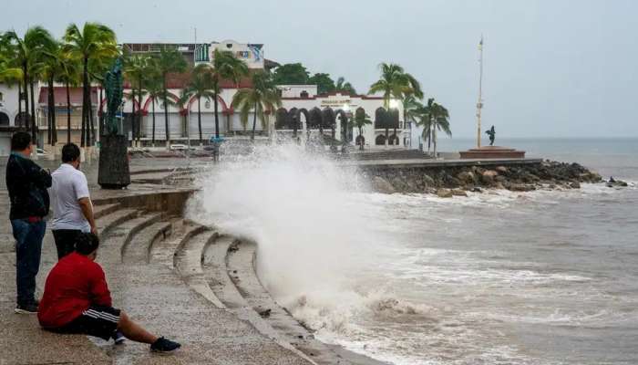 Hurricane Lidia hits Mexico as 'extremely dangerous' storm