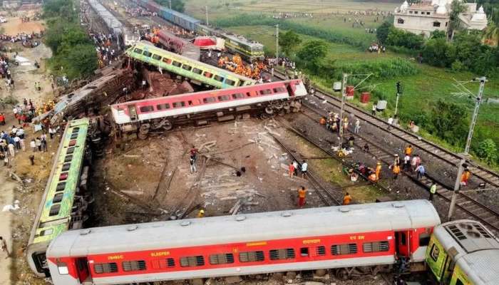 India: At least 4 killed, 80 injured after train derails