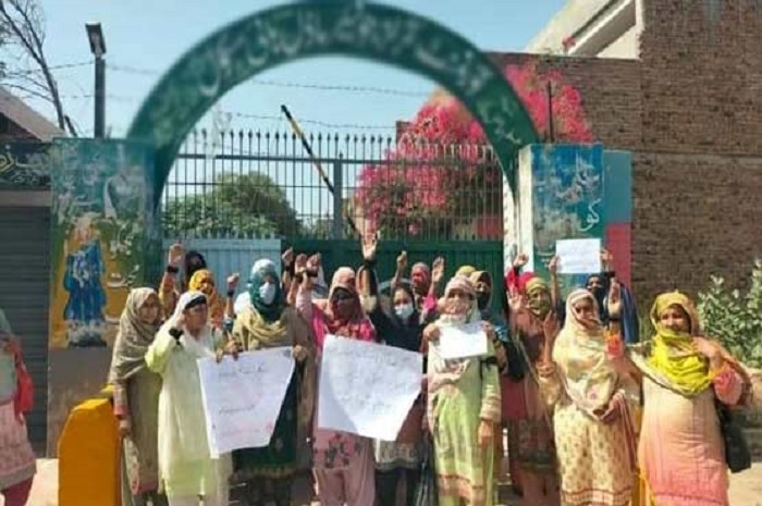 Pakistan: Teachers protest against amendments to pension, leave encashment rules