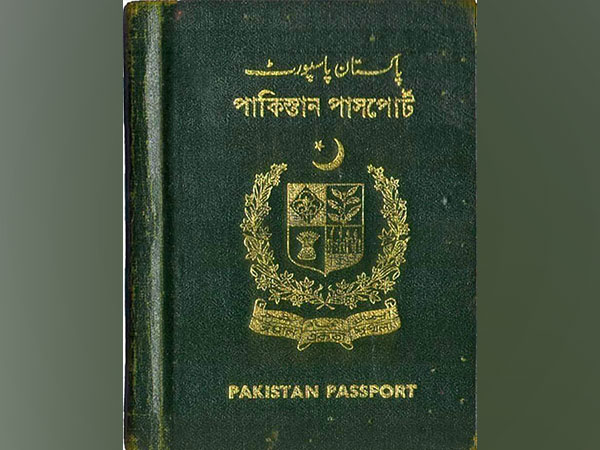 Saudi Arabia recovers 12,000 fake Pakistani passports from Afghan nationals