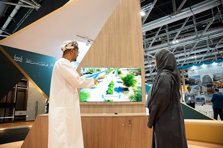 بلدية مسقط تستعرض خدماتها المحدّثة في قطاع تراخيص البناء