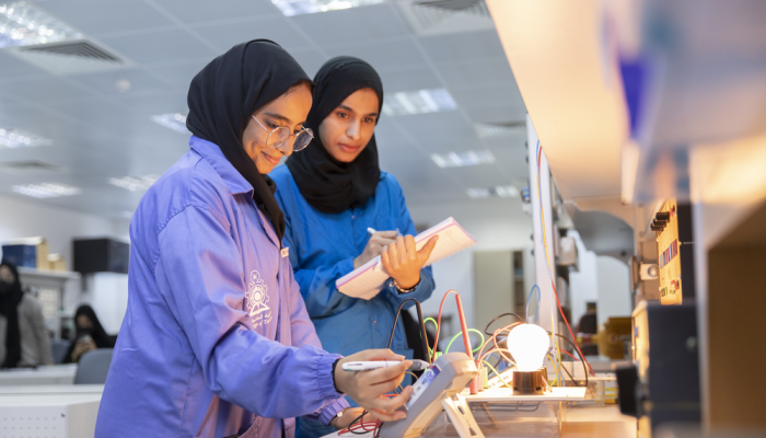 المرأة العُمانية.. رؤية واضحة وإنجازات راسخة