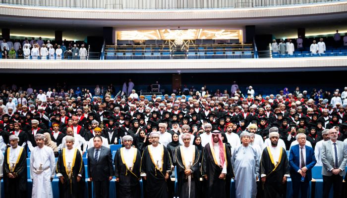 الكلية العالمية تحتفل بتخريج 350 خريج دعمًا للرحلة التنموية في السلطنة