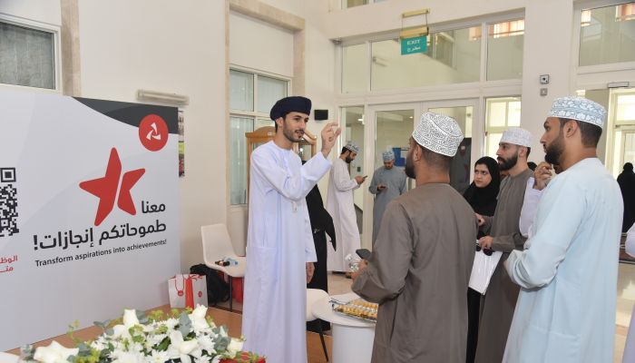 بنك مسقط يشارك في معرض فرص التدريب والتوظيف بكلية الدراسات المصرفية والمالية