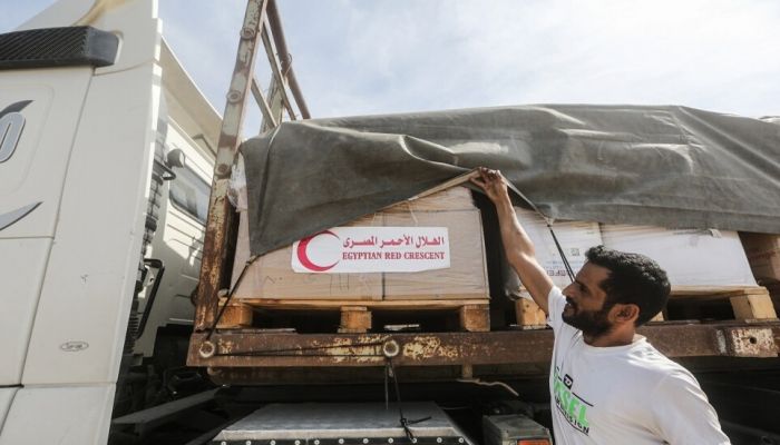 مصر ترتب لإدخال 60 شاحنة مساعدات إلى قطاع غزة