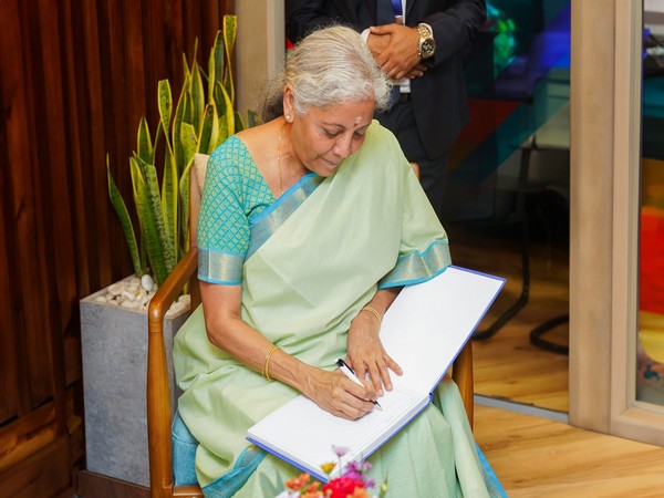 Indian Finance Minister inaugurates SBI branch in Trincomalee, Sri Lanka