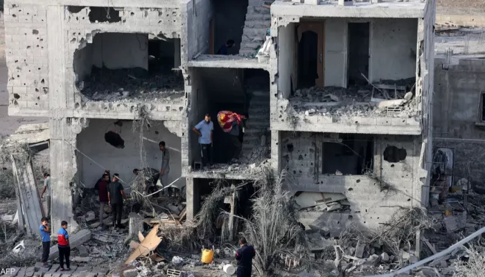 قصف إسرائيلي مكثف واشتباكات عنيفة في مدينة غزة