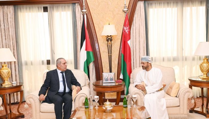 وزير الخارجية يعقد لقاءين مع مسؤولَين فلسطيني وموريتاني