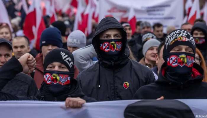 Tens of thousands march in Warsaw for Polish Indendence Day