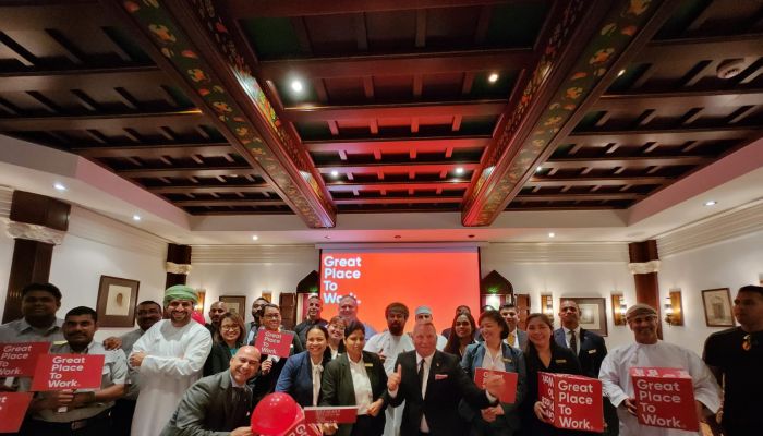 مجموعة فنادق إنتركونتيننتال سلطنة عمان تفوز بشهادة أفضل بيئة عمل