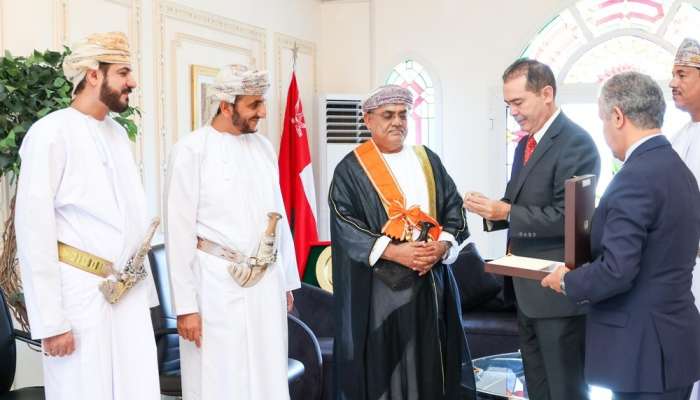 Morocco King grants Order of Throne to former ambassador of Oman