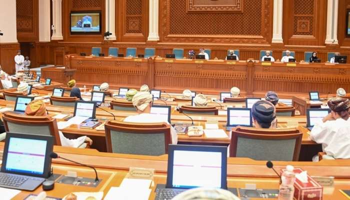 State Council holds first session of 8th term