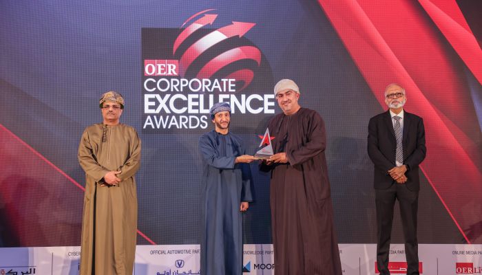 Alizz Islamic Bank wins award for excellence in Shari'a Complaint Banking Services