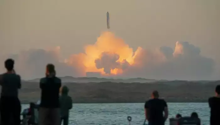 SpaceX loses contact with Starship rocket in new test flight