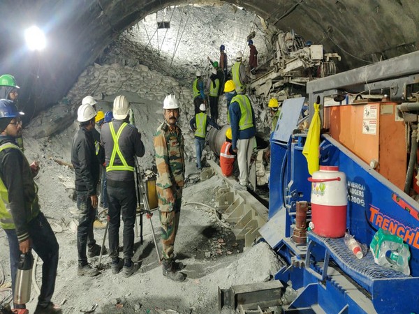 India tunnel collapse: 6-inch-wide pipe reaches trapped labourers; rescuers say now will go with 'full force'