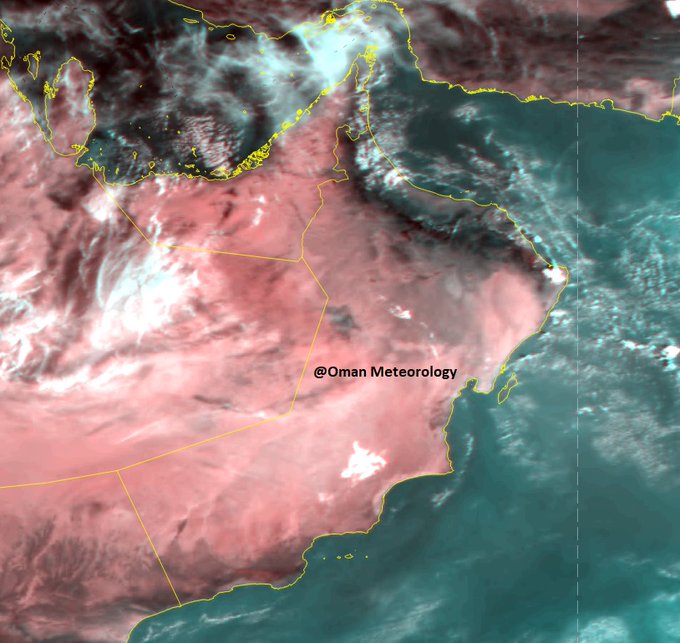 الأرصاد: تدفق السحب الممطرة على سواحل بحر عمان