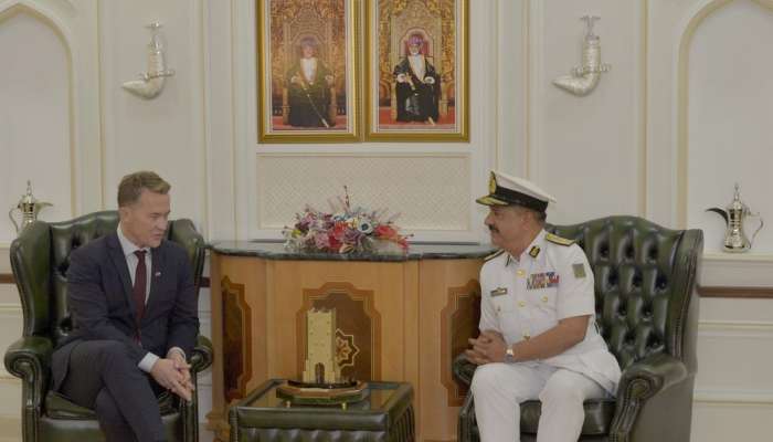 Norwegian official visits National Defence College