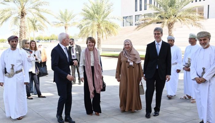 حرمُ الرئيس الألماني تزور مركز تاريخ العلوم بالجامعة الألمانية للتكنولوجيا في عُمان