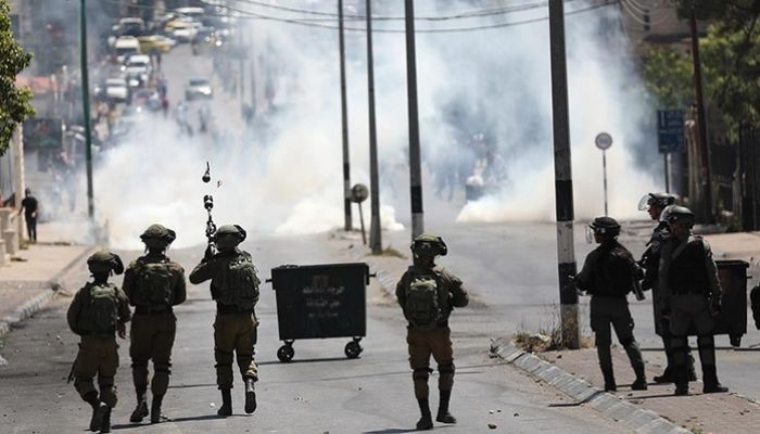 مواجهات عنيفة بين فلسطينيين وقوات إسرائيلية بالضفة الغربية
