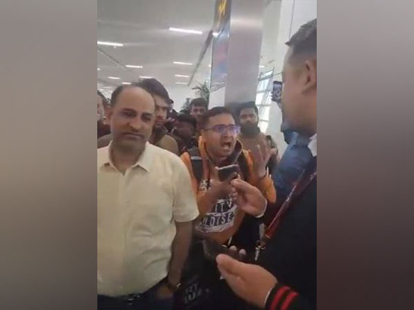 Passengers create ruckus at Delhi Airport after SpiceJet flight delays for 7 hours