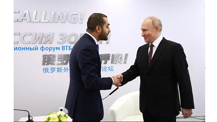 Sayyid Theyazin Conveys HM greetings to Russian President