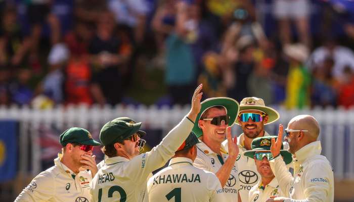 Pakistan's top order offers resistance; visitors trail by 355 runs against Australia