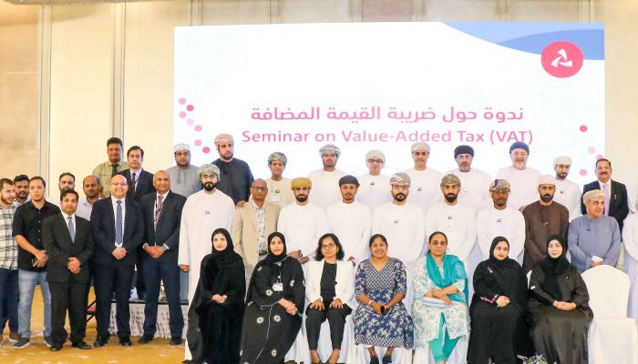 بنك مسقط وجهاز الضرائب يواصلان تعريف الزبائن من الشركات حول ضريبة القيمة المضافة بصلالة