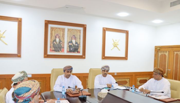 رئيس جهاز الضرائب يلتقي محافظ جنوب الباطنة
