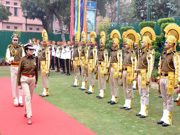 Ips Officer Nina Singh Becomes First Woman Cisf Chief Times Of Oman