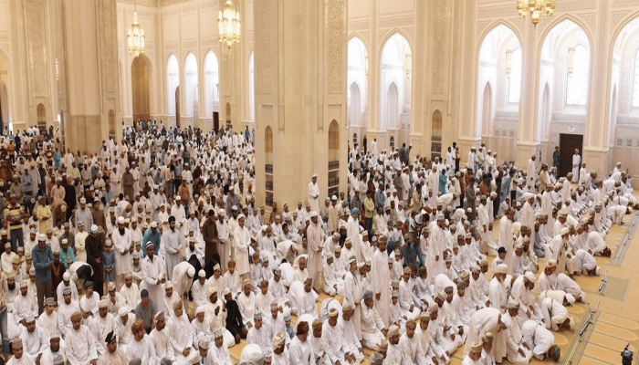 مساجد سلطنة عمان تقيم صلاة الغائب على شهداء غزة الأبرار
