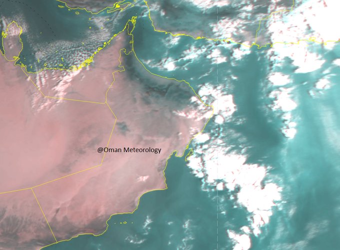 اليوم: أجواء غائمة بوجه عام مع فرص لهطول أمطار