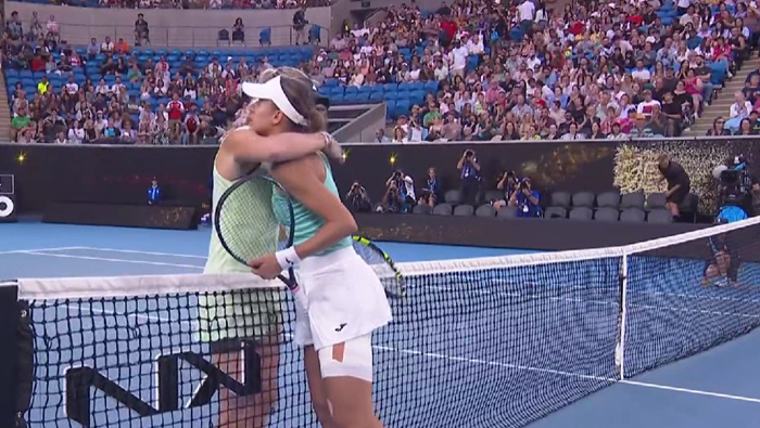 Australian Open: Caroline Wozniacki moves into second round after Linette retires