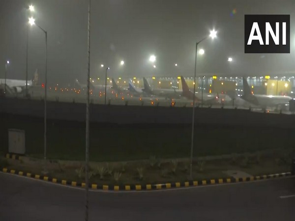 India: Over 170 flights affected, 20 trains delayed due to fog in New Delhi