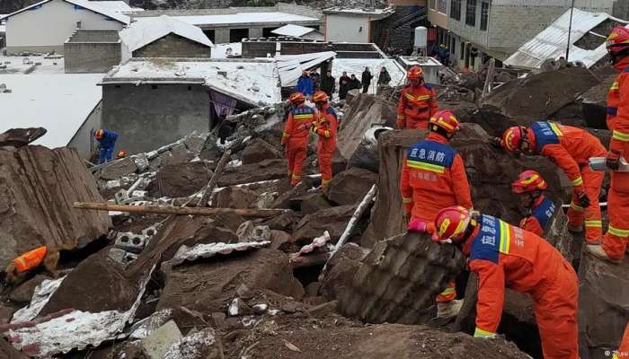 China: Landslide rescue efforts underway in freezing cold