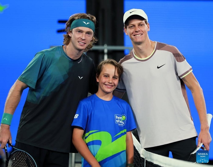 Defending champions Djokovic, Sabalenka march to Australian Open semis