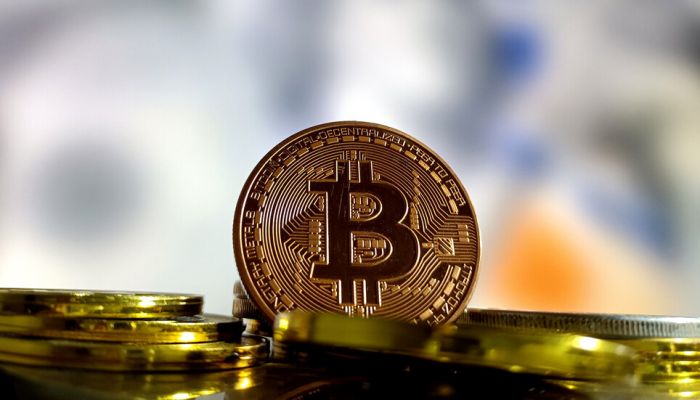 انخفاض العملات المشفرة و"البيتكوين" عند أدنى مستوى في أكثر من شهر