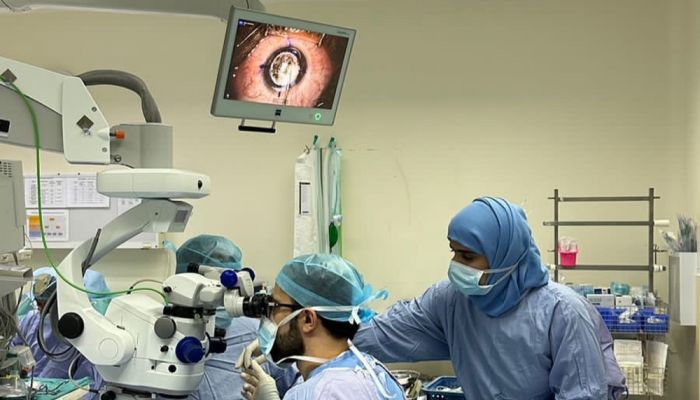 مستشفى النهضة ينجح في إجراء أول عملية زراعة قرنية جزئية أمامية